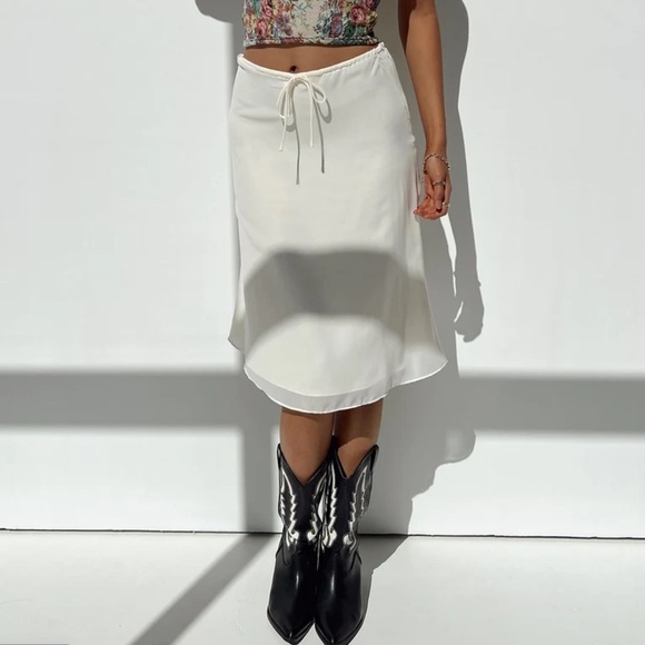 Princess Polly Dresses & Skirts - Princess Poly NEW Delvi Midi Skirt in Ivory Tie Waist Size 10